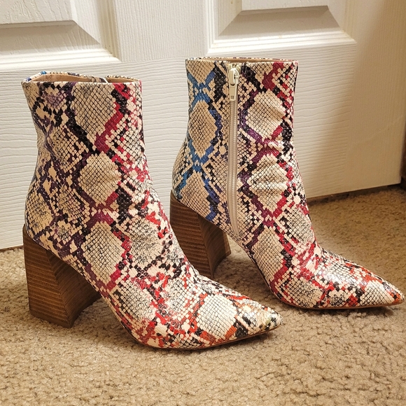 Steve Madden Envied Block Heeled Booties - Picture 3 of 9